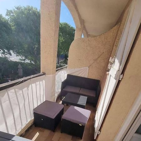 Bel Appartement Avec Balcon Et Parking Prive Le Beausset Luaran gambar